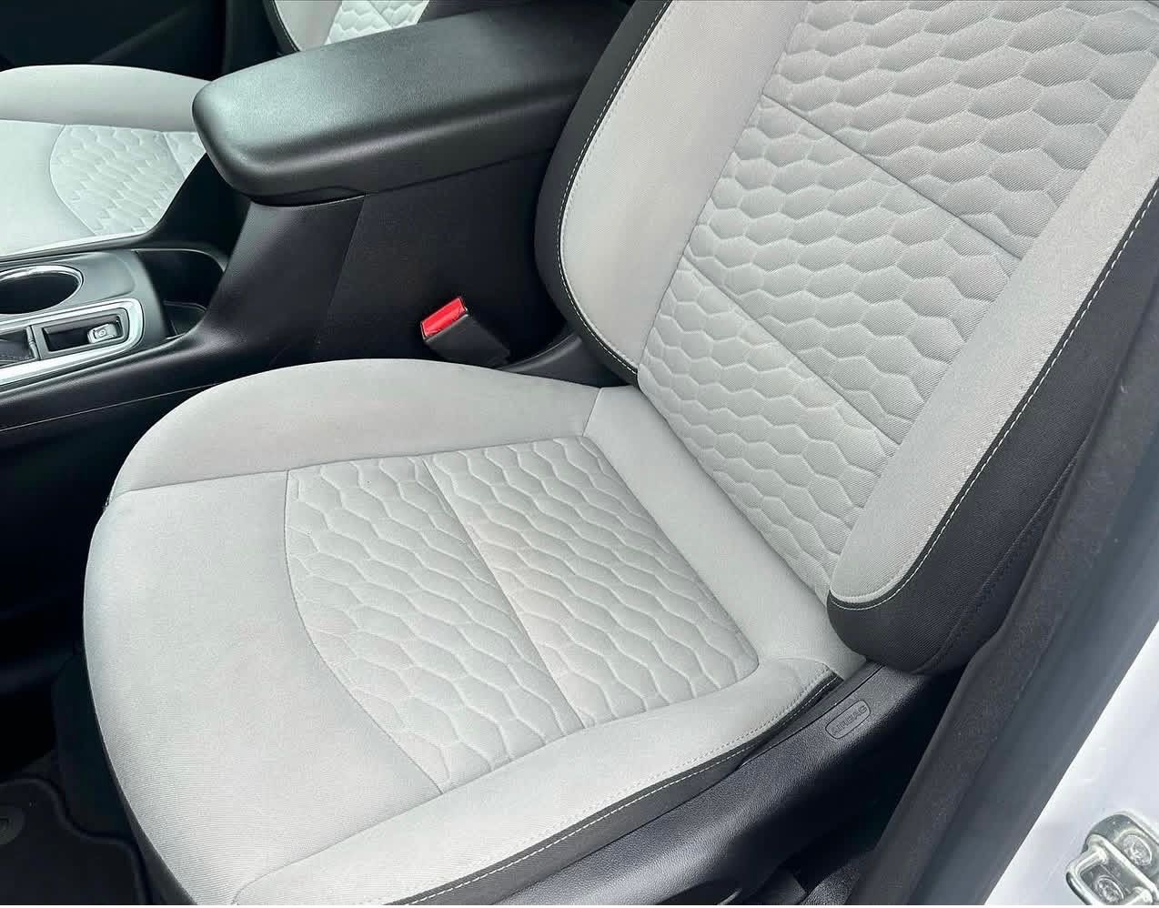 Deep-cleaned front leather seat upholstery